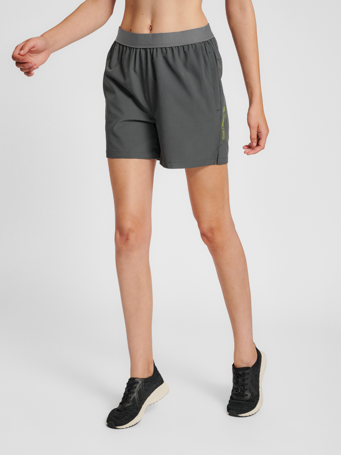 hummel GG12 TRAINING SHORTS WOMAN - FORGED IRON | hummelsport.de 
