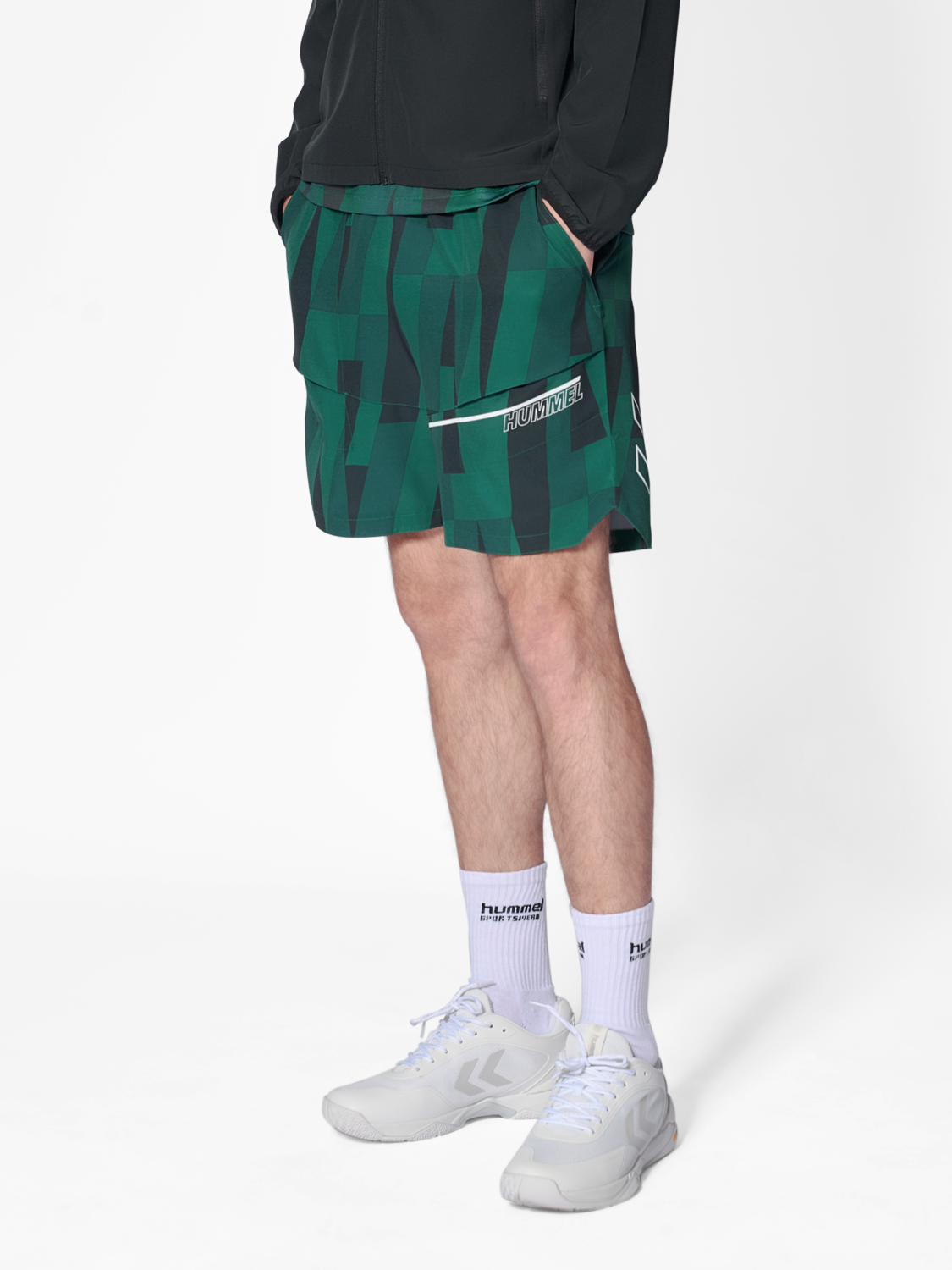 hummel COURT AOP POCKET SHORTS - RAIN FOREST | hummelsport.de 