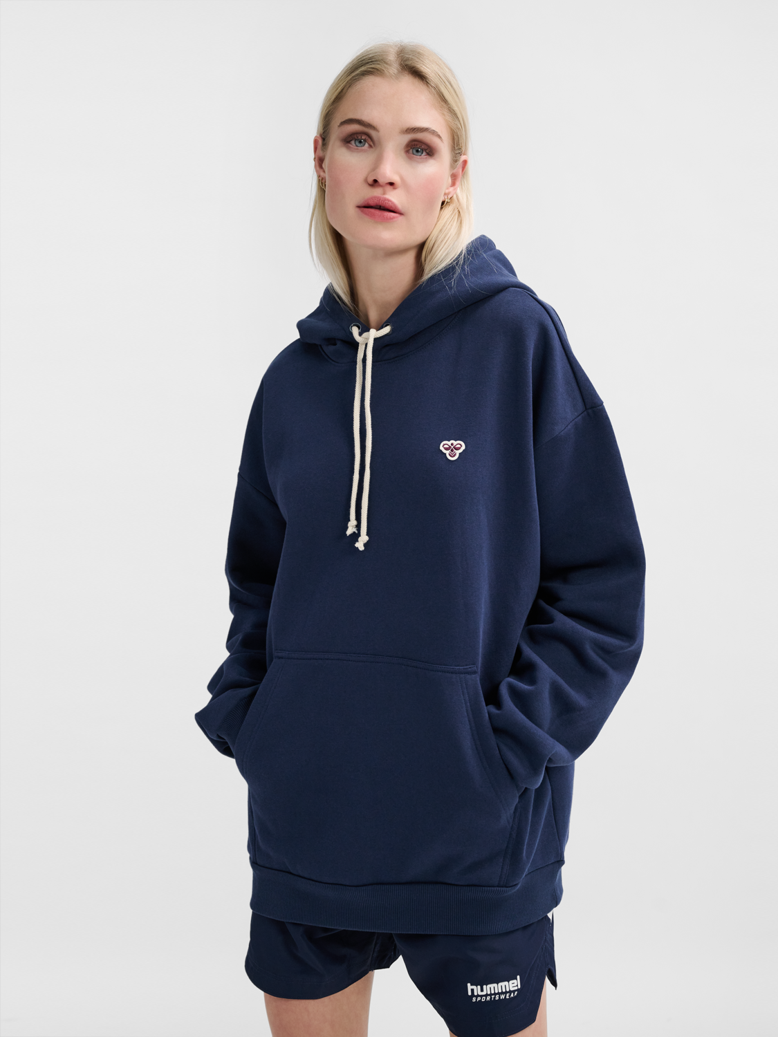hummel LOOSE HOODIE BEE - DRESS BLUES | hummelsport.de